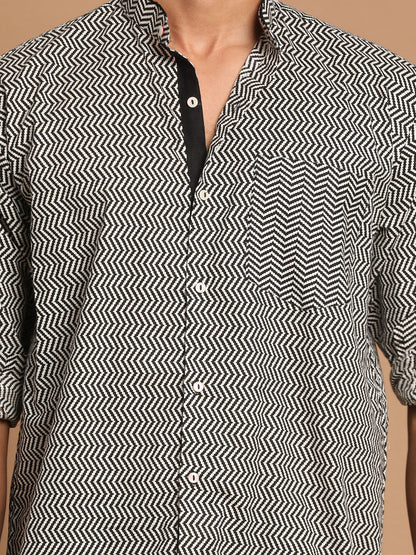 Vastramay mens black zig zag printed shirt