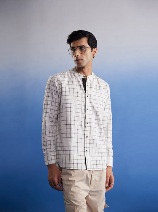 VASTRAMAY Men's White Checked Cotton Shirt