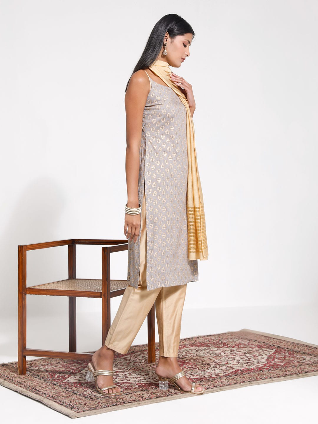 VASTRAMAY Women's Grey Foil Printed Rayon Kurta Set With Dupatta