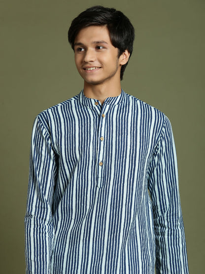 YUVA BY VASTRAMAY Boys' Indigo Blue Striped Kurta