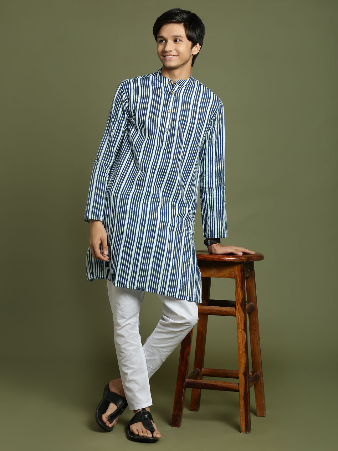 YUVA BY VASTRAMAY Boys' Indigo Blue Striped Kurta