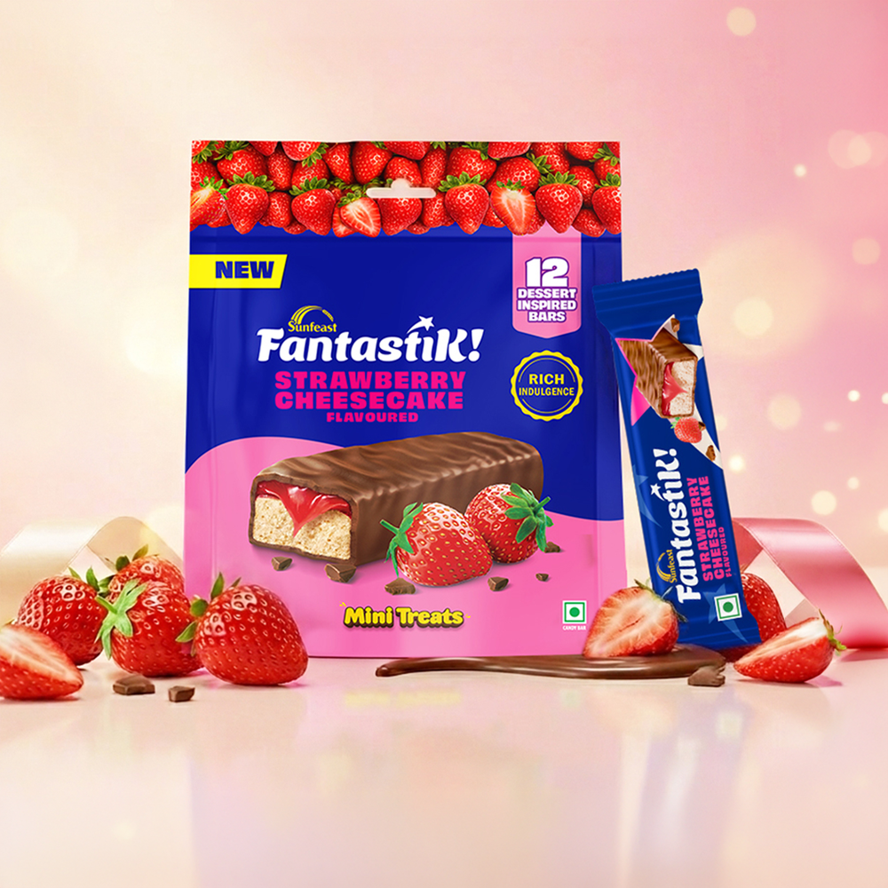 Sunfeast Fantastik Strawberry Cheesecake Mini Treats Filled Bar Chocolate Pack