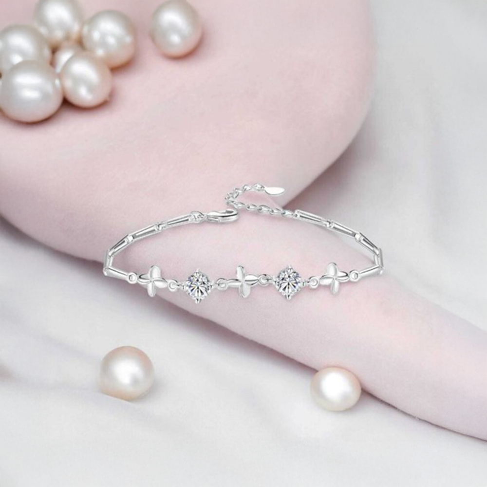 Nilu's Collection Stylish Link Bracelet (Silver)