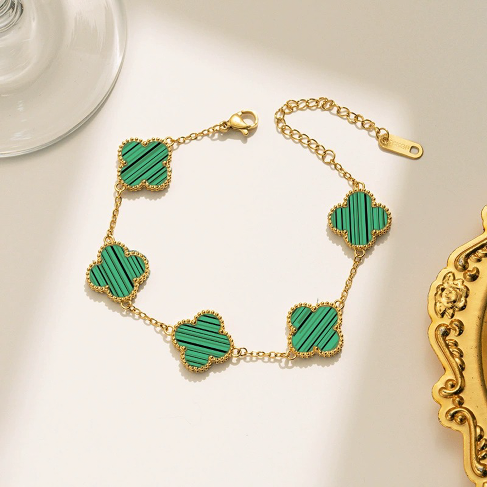 Designs & You Clover Charm Bracelet (Green, Golden)