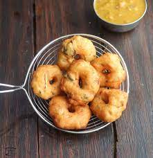 Naturogin Tirupati Style Minapa Vada | Milagu Vada