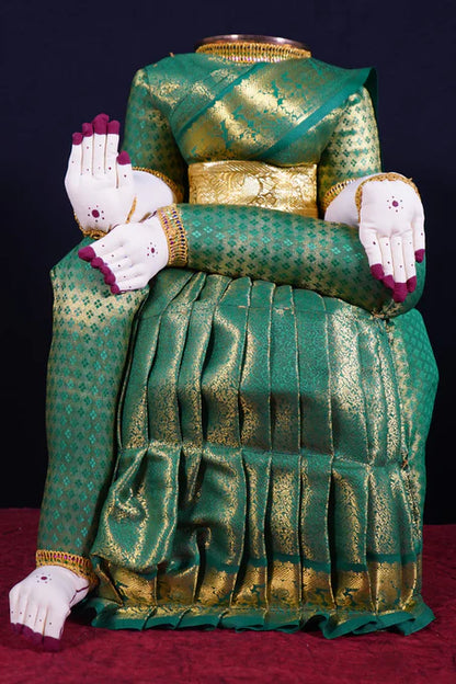 Varalakshmi Amman idol without face