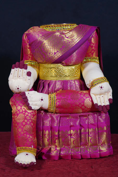 Varalakshmi Amman idol without face