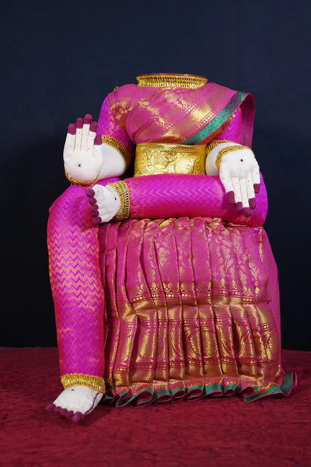 Varalakshmi Amman idol without face