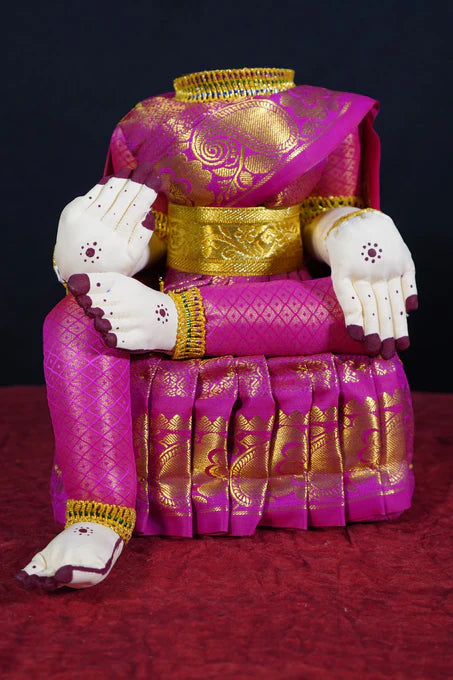 Varalakshmi Amman idol without face