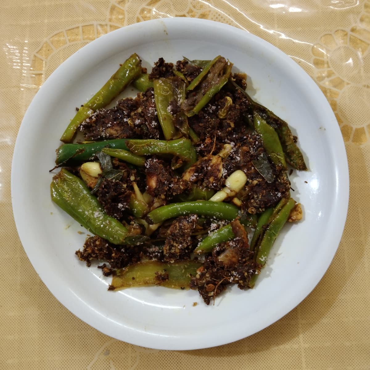 Mithos Greenchilli Tamarind Pickles with garlic - PUSHMYCART