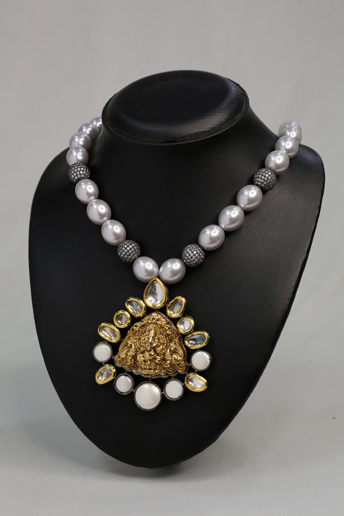 Shubhra Moti Mala 2205