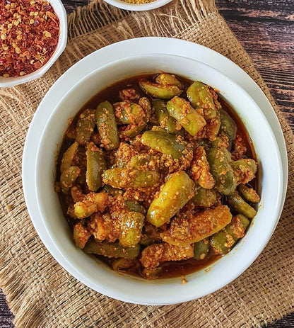 Mithos Tindoora Pickle (Donda Kaya Pickles) with garlic
